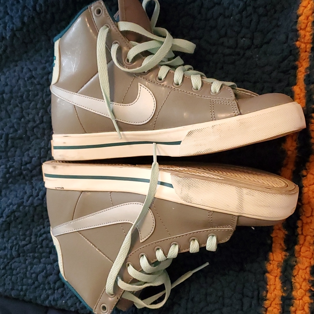 NIKE SNEAKERS
